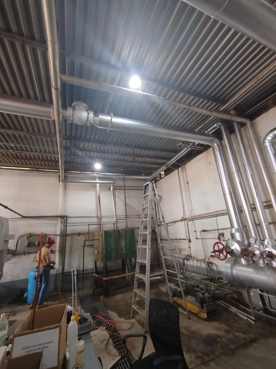 Aislamiento térmico de sala de calderas y líneas de vapor – Hacienda El Tunal